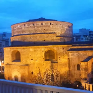 κάντε κράτηση εδώ